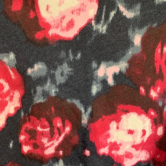 Abercrombie tee and sweatshirt duo! 😜 - Picture 6 of 9